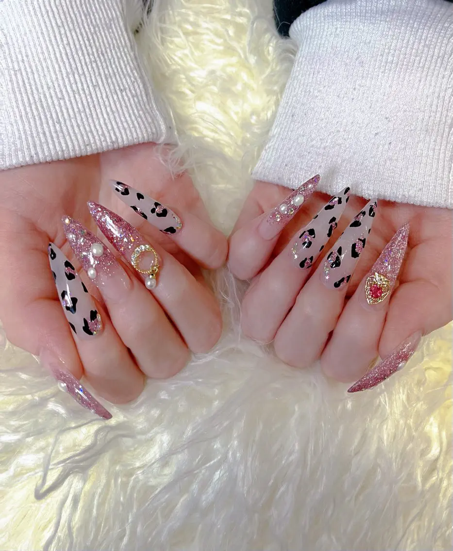 ロング ハンドネイル めぐみのネイルサロン スタッフ練習のネイルデザイン
