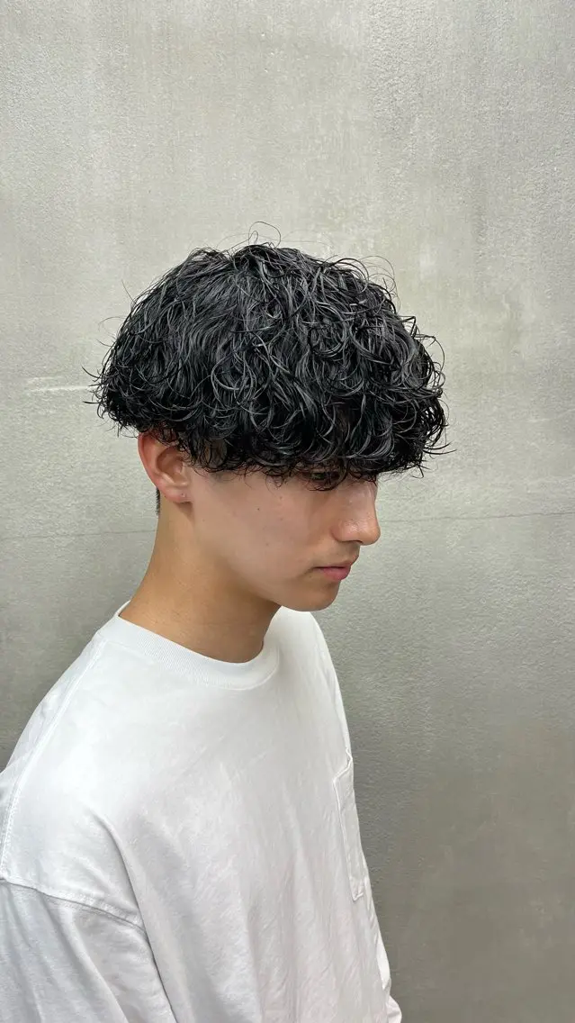 パーマ メンズ メンズパーマ 波巻きパーマ 岡本 悠聖のヘアスタイル