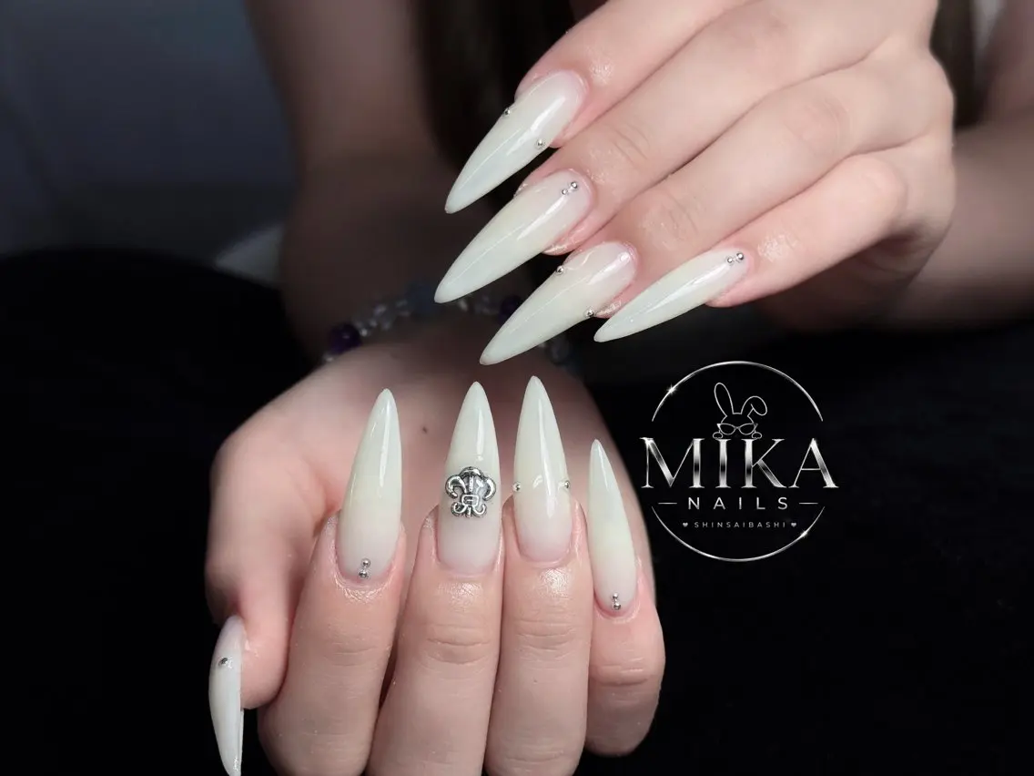 ネイル ガーリー キラキラネイル 韓国ネイル ロングネイル シンプルネイル ハンドネイル 🦊Genie🦊 Mika Nailsのネイルデザイン