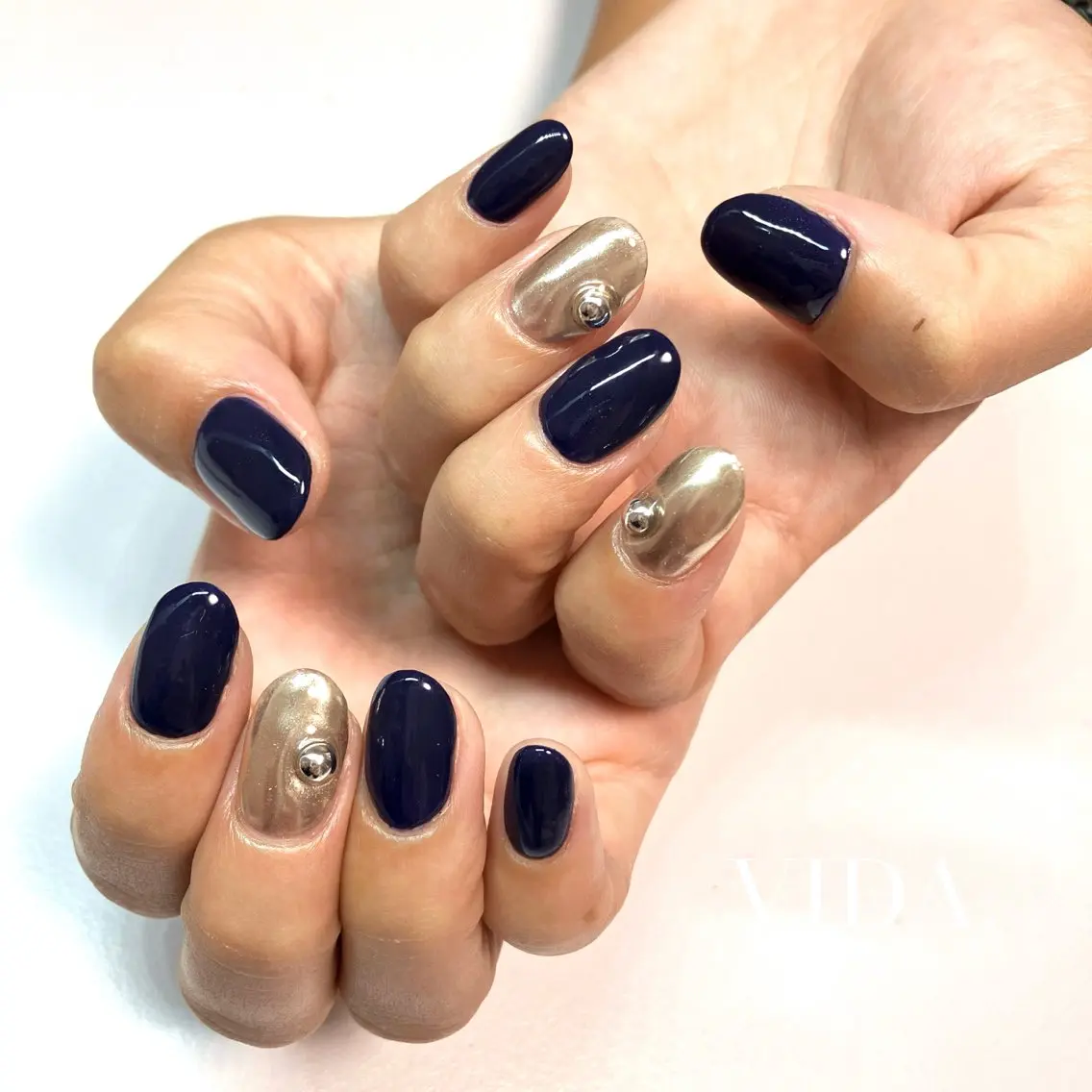 ネイル ミラーネイル ネイビー シルバー ハンドネイル private salon VIDAのネイルデザイン