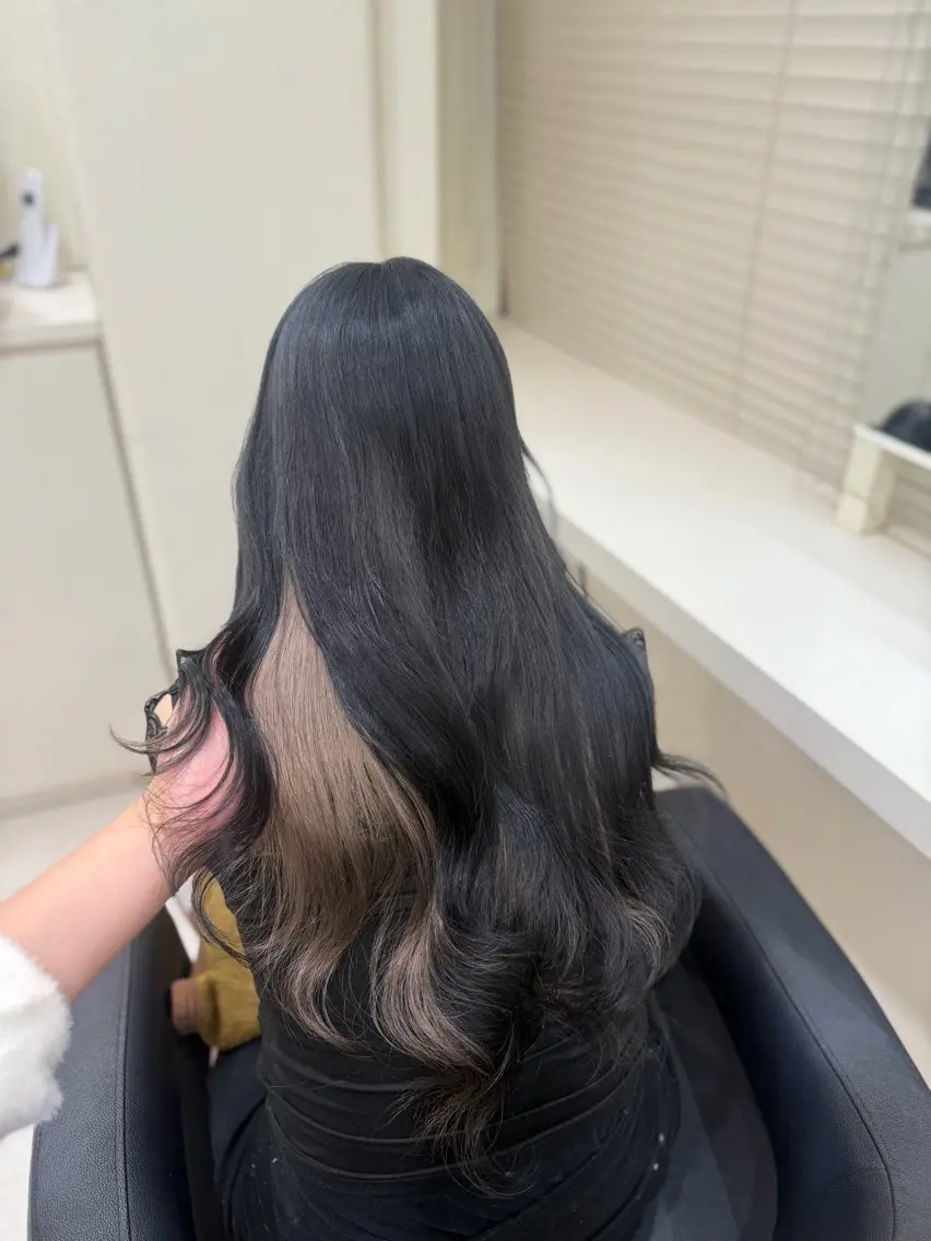 ロング カラー ヘアアレンジ ヘアカラー トリートメント 🌈くれは🎨デザイ ン🌟ダメージレスのヘアスタイル
