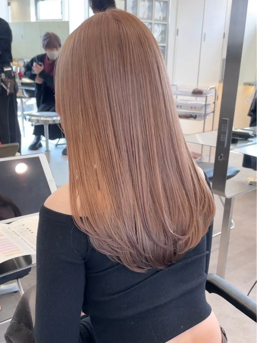 ミディアム ヘアカラー トリートメント ハイトーン💎 ホワイトベージュ坪谷のヘアスタイル