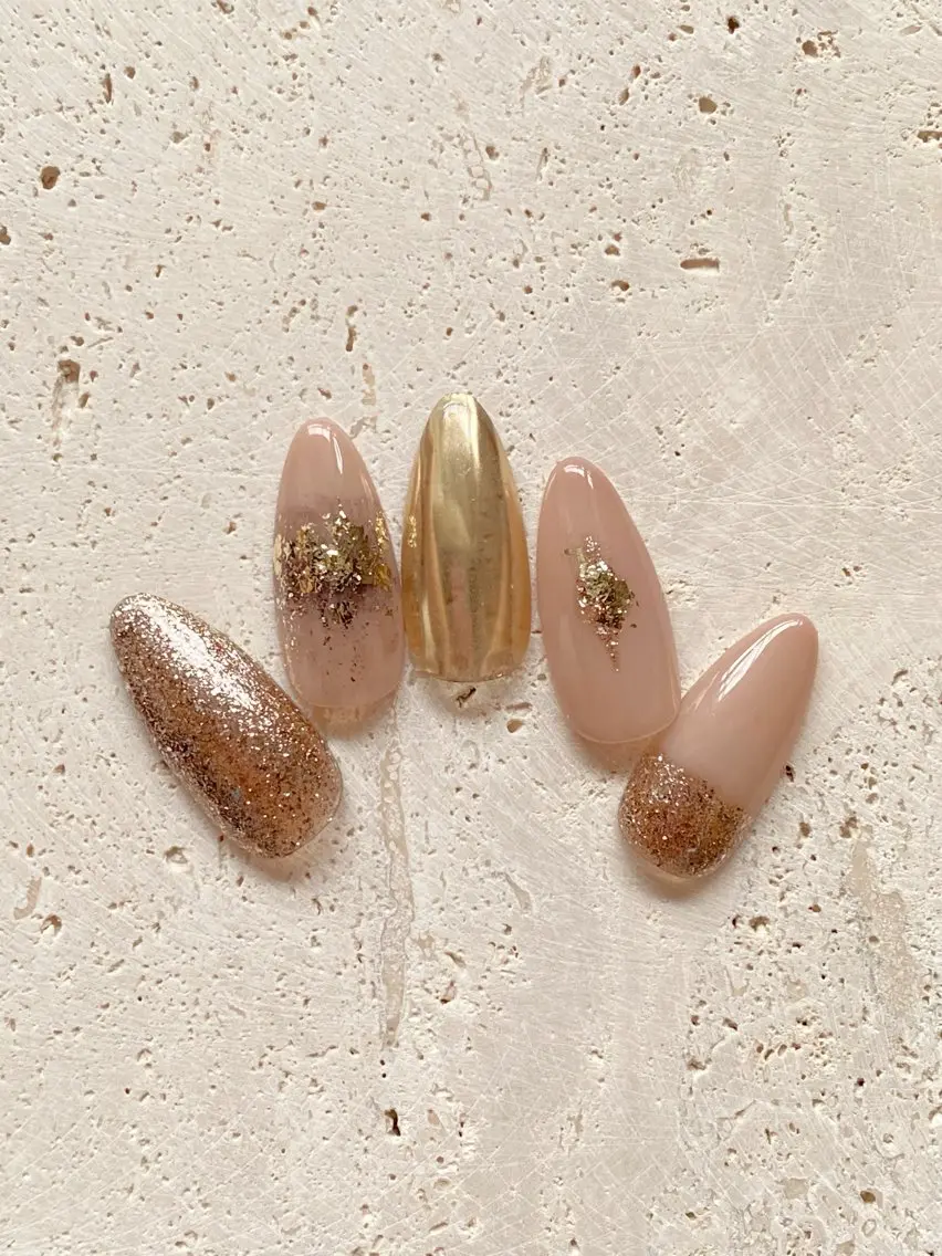 ネイル ゴールド ラメ(グリッター) ミラーネイル ニュアンスネイル iro+ nailのネイルデザイン