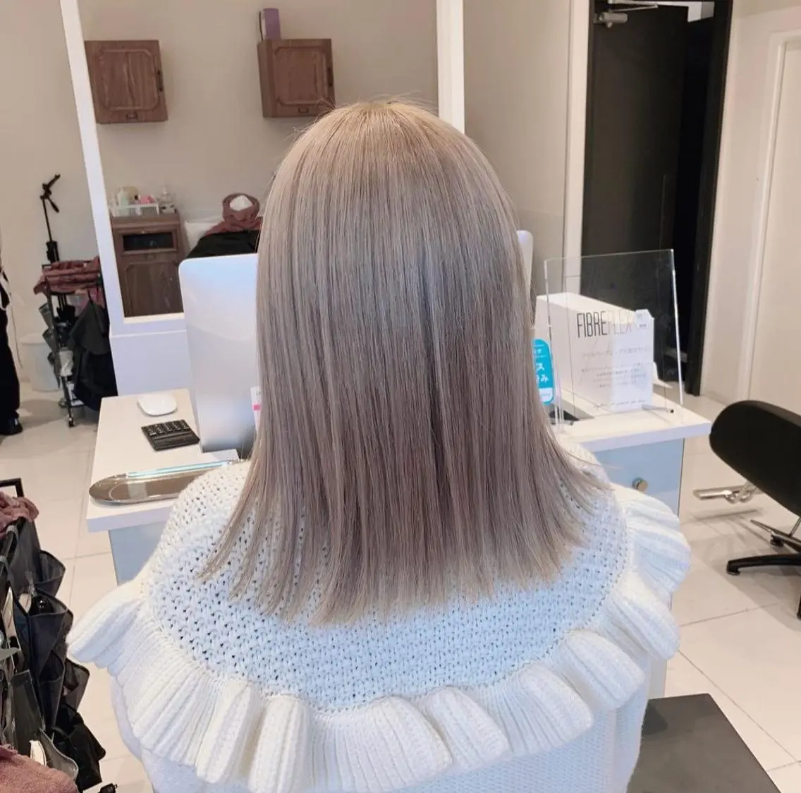 セミロング カラー ブリーチ ケアブリーチ ハイライトカラー インナーカラー ハイライト 福西 洋斗のヘアスタイル