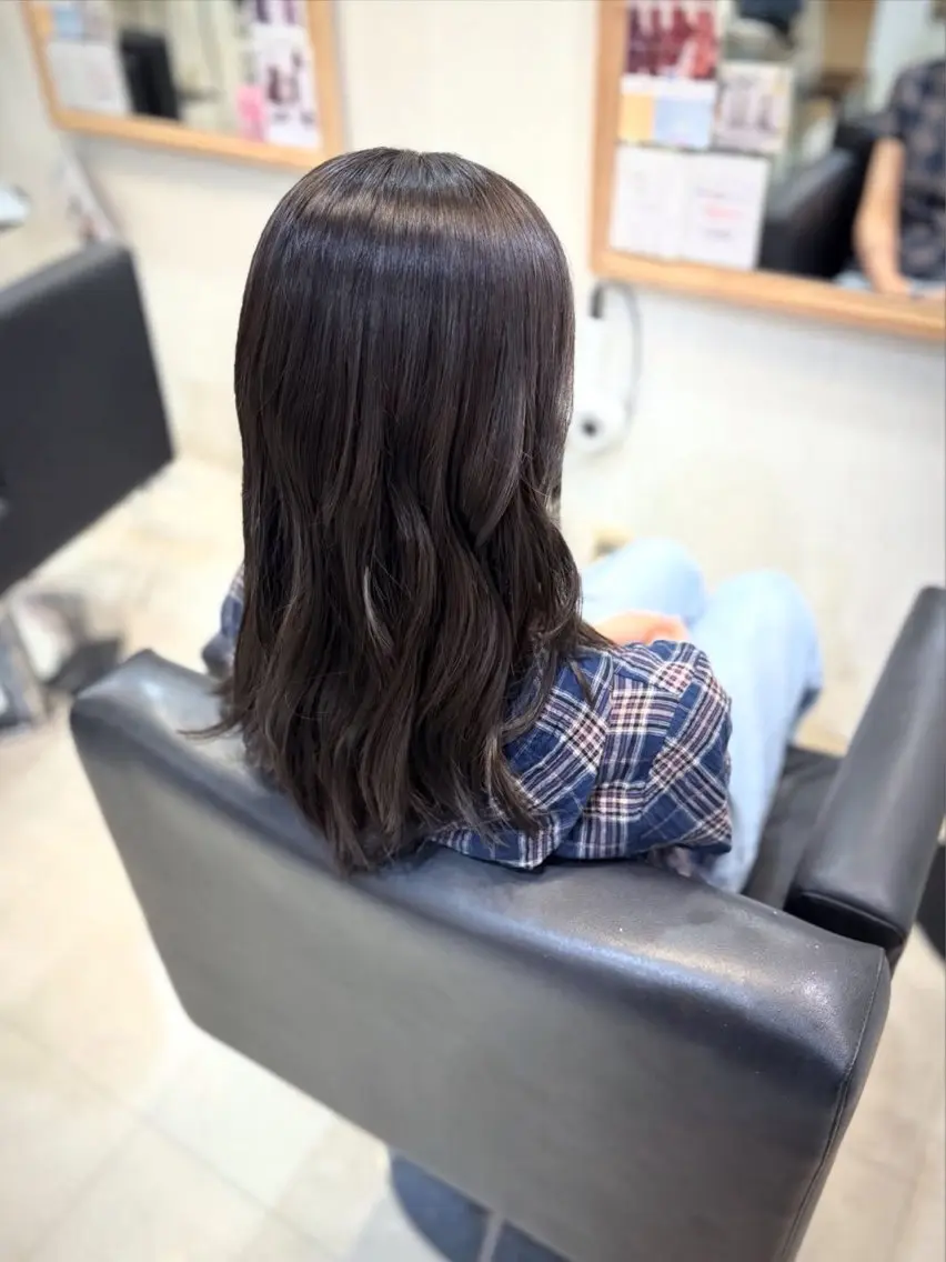 セミロング カラー アッシュ アッシュブラウン ブラウンカラー 透明感カラー トリートメント ヘアカラー 安田 夏海のヘアスタイル