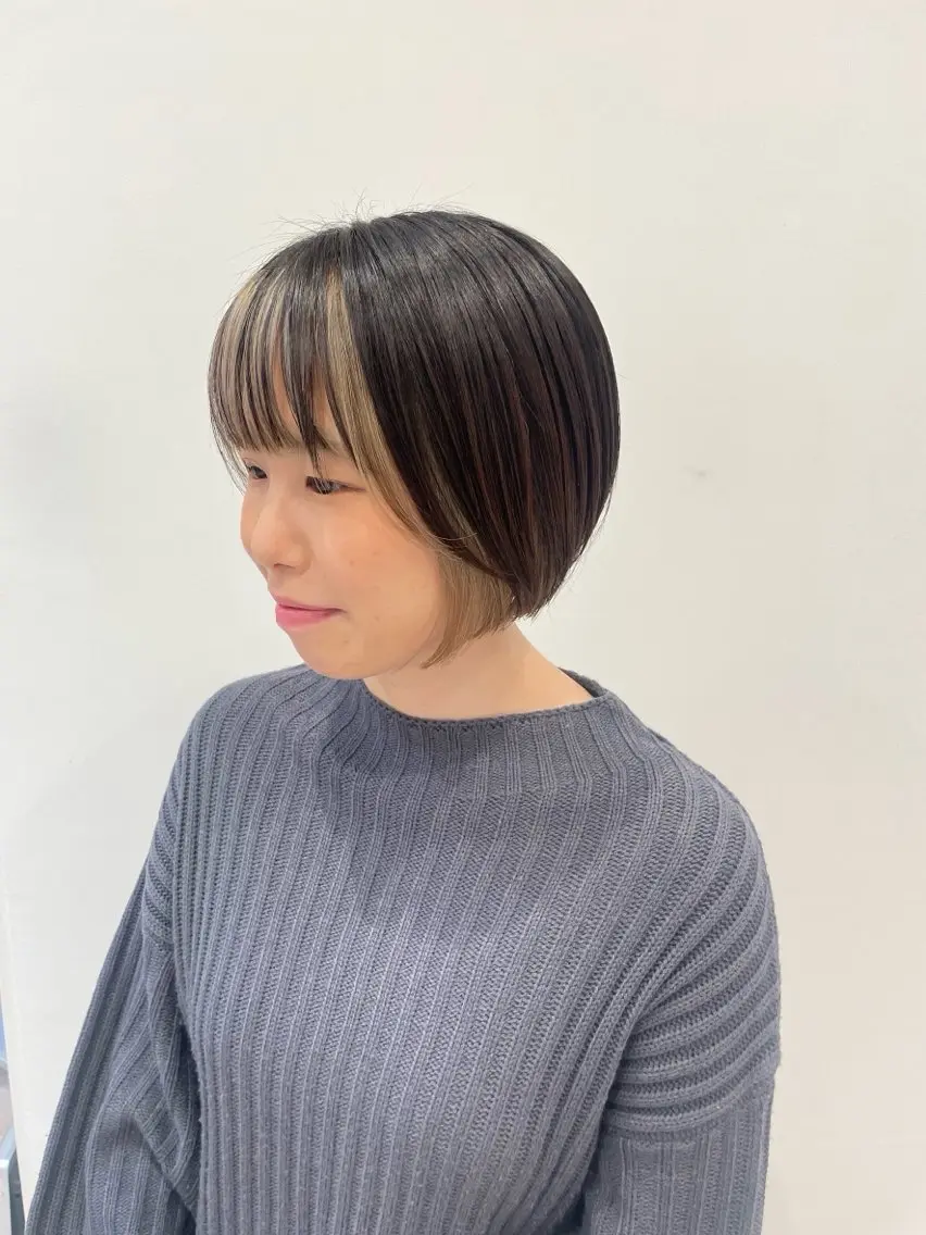 ショート カラー ミストバング デザインカラー イヤリングカラー  フェイスフレーミング イルミナカラー/レイ ヤーカット/三好春奈のヘアスタイル