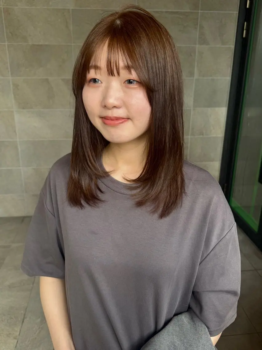 ミディアム レイヤーカット カット 杉浦 花衣のヘアスタイル