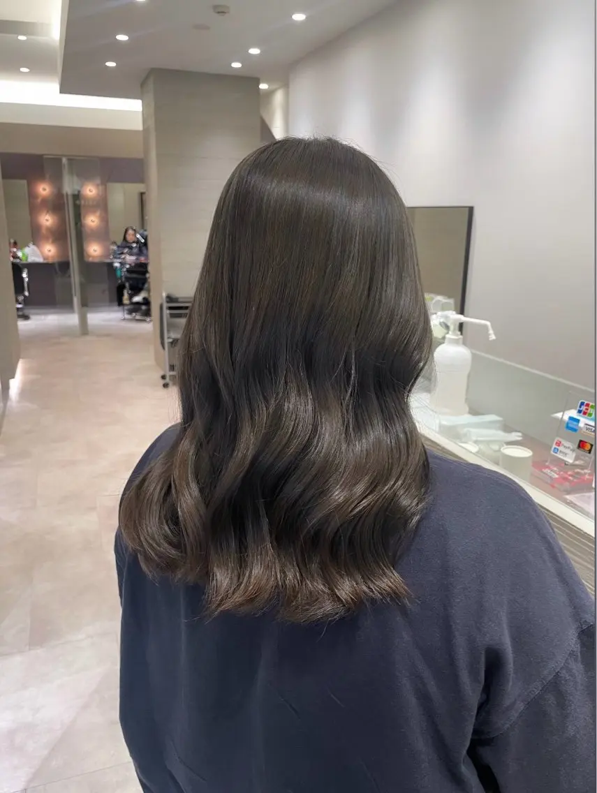 ミディアム ヘアカラー 🤍tomoka 🤍のヘアスタイル