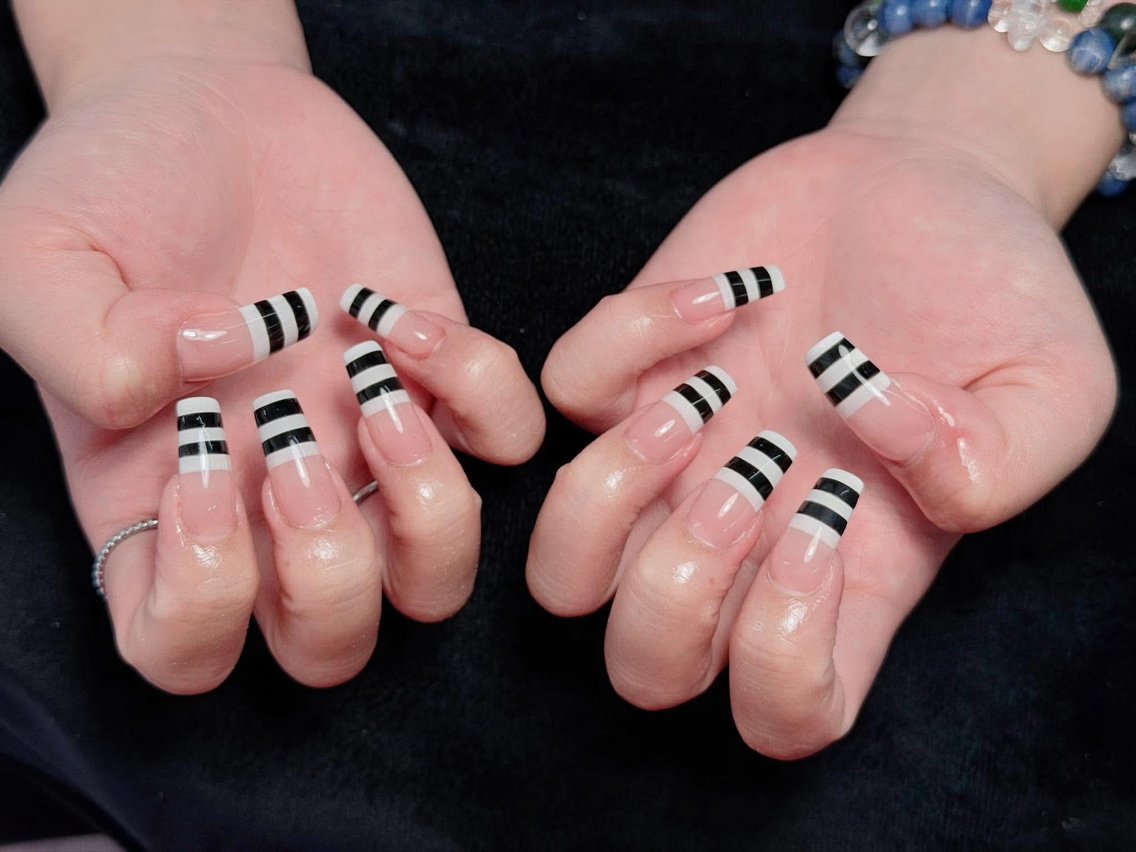 ネイル ガーリー キラキラネイル 韓国ネイル ロングネイル シンプルネイル ハンドネイル 🦊Genie🦊 Mika Nailsのネイルデザイン
