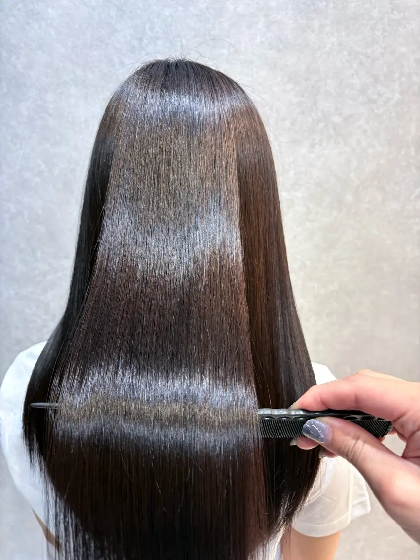 ロング ヘアカラー 上里 梨恩のヘアスタイル