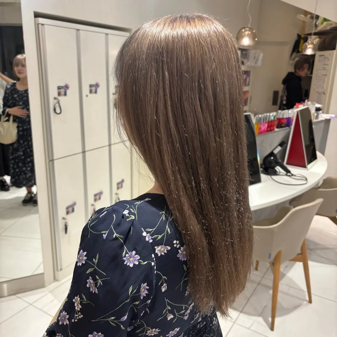 セミロング カラー ベージュカラー ブリーチ オレンジ 由比藤理子 ブリーチカラー🌈のヘアスタイル
