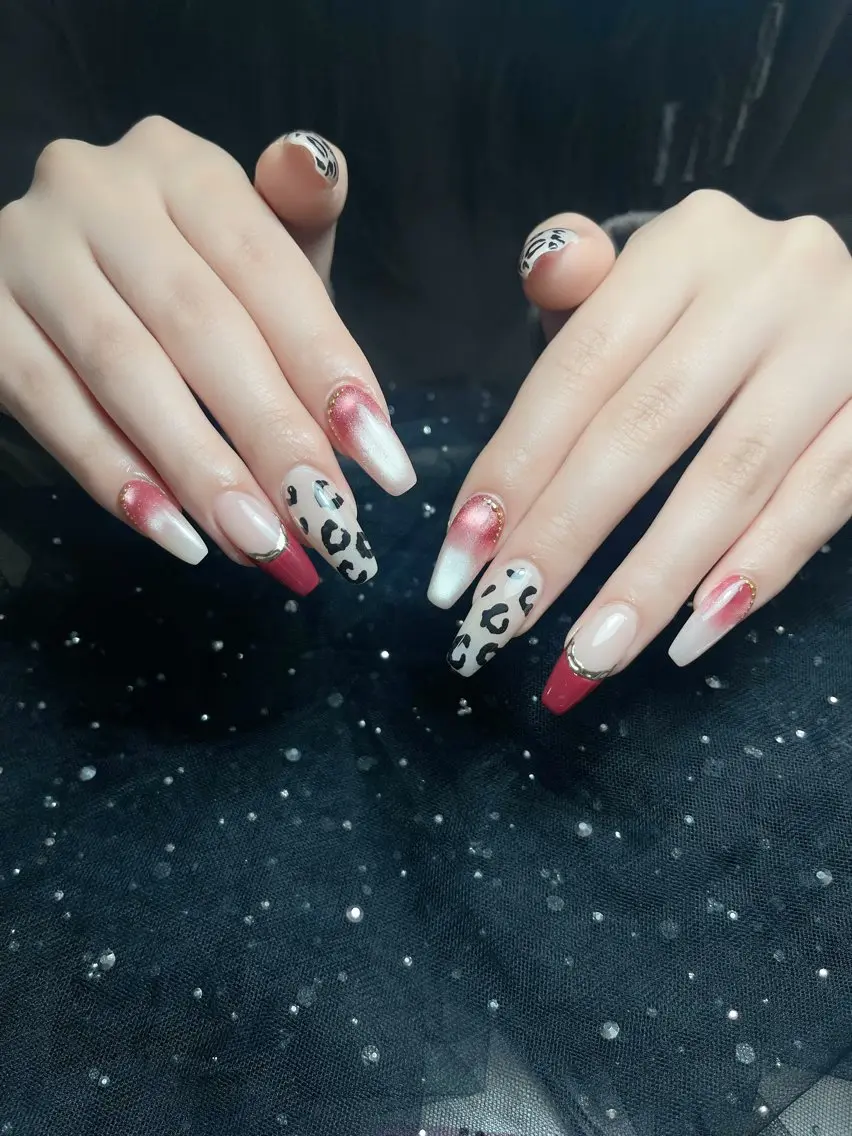 ネイル 韓国ネイル マグネットネイル 持ち込み ニュアンスネイル シンプルネイル ハンドネイル Huyn Nail Shinjyukuのネイルデザイン