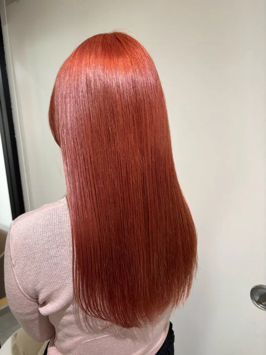 ロング カラー ブリーチ オレンジ オレンジレッド レッドカラー カット ヘアカラー 山田 悠朱里のヘアスタイル