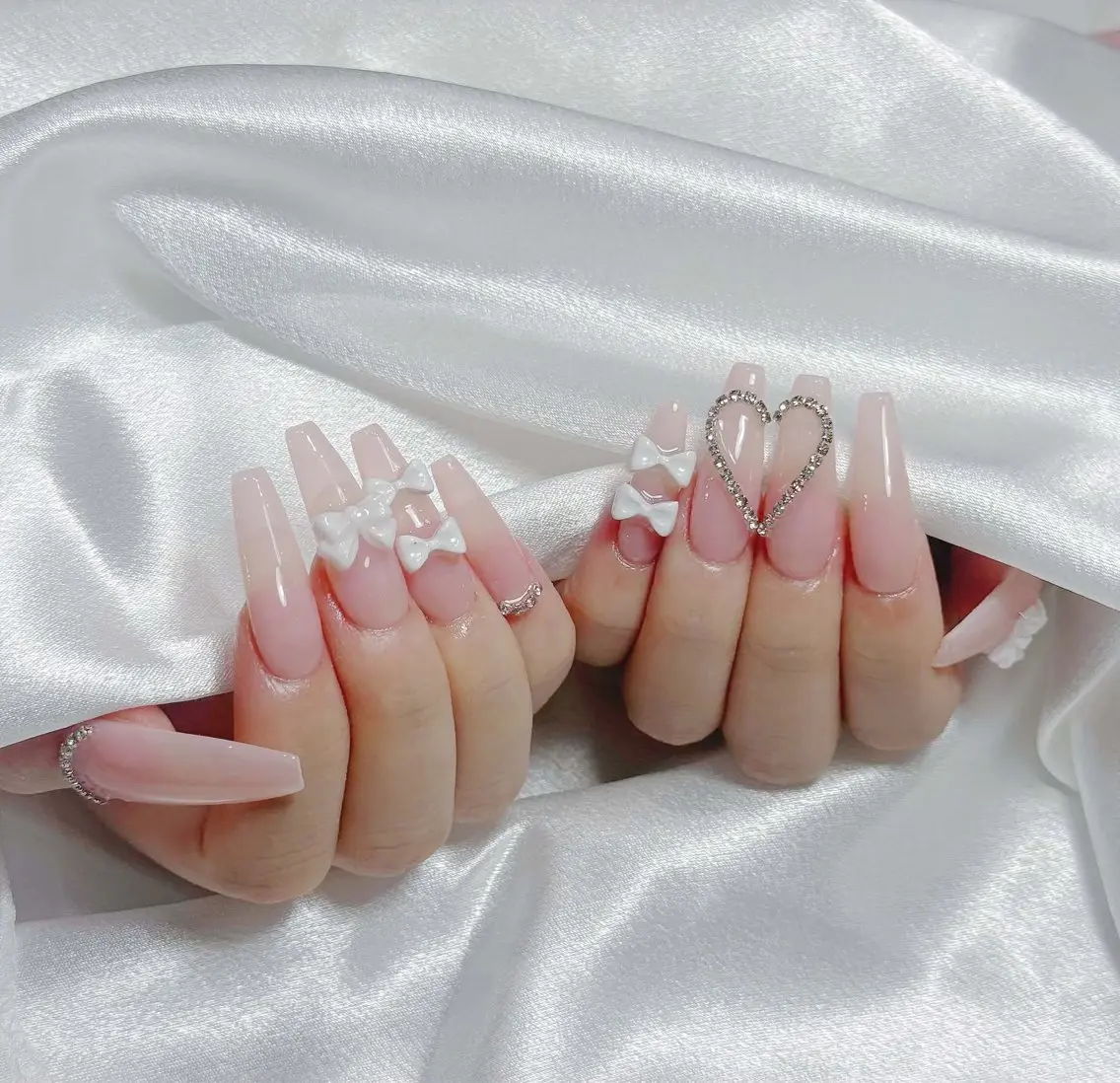 ネイル オーロラネイル チークネイル フットネイル フレンチネイル ジェルネイル ハンドネイル Havi Nailsのネイルデザイン