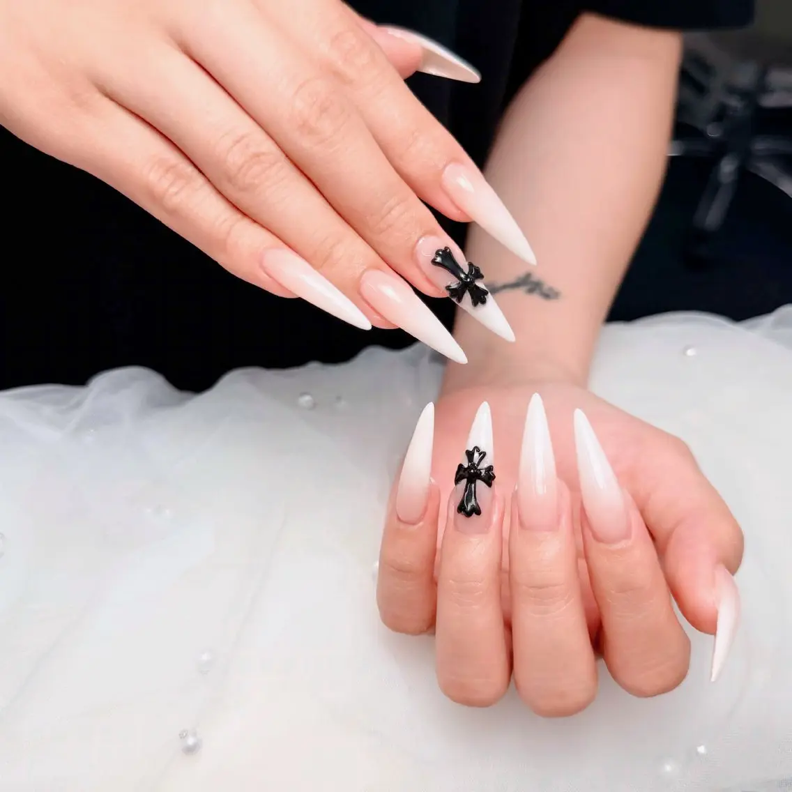 ネイル アートネイル ボルドー フレンチネイル ジェルネイル 氷ネイル・うるうるネイル ハンドネイル Julie NailSalonのネイルデザイン