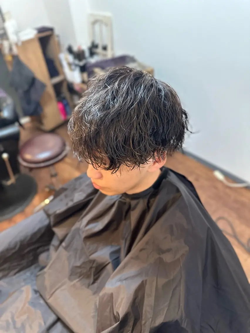 ミディアム パーマ メンズ ミディアムパーマ メンズパーマ 波巻きパーマ カット パーマ トリートメント Luzir⭐︎ GEN⭐︎のヘアスタイル