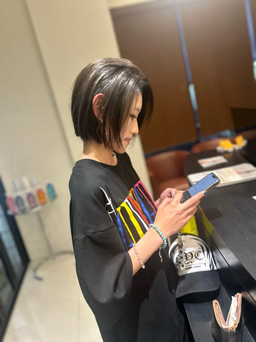 ショート ハイライト レイヤーカット ヘアカラー カラーと言ったら SAWARAのヘアスタイル