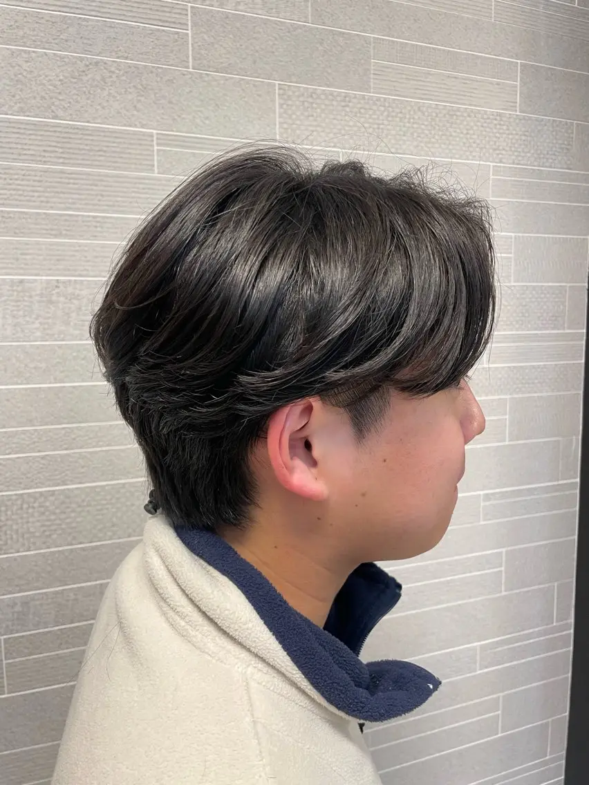 ショート パーマ メンズ センターパート メンズパーマ 岩崎 唯人のヘアスタイル