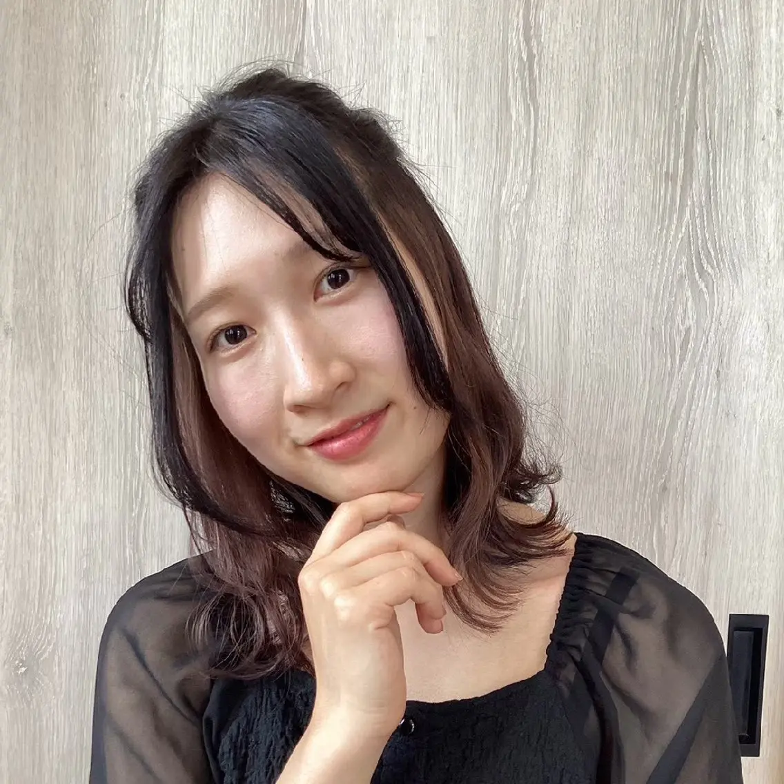 セミロング ヘアカラー 渕 七海のヘアスタイル