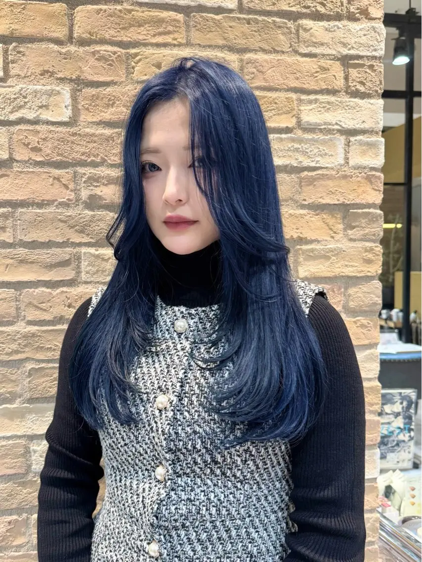 ロング カラー 黒髪 ブルーカラー ブルーブラック レイヤーカット カット ヘアカラー トリートメント Kaede/ブリーチ なし/レイヤー🤍のヘアスタイル
