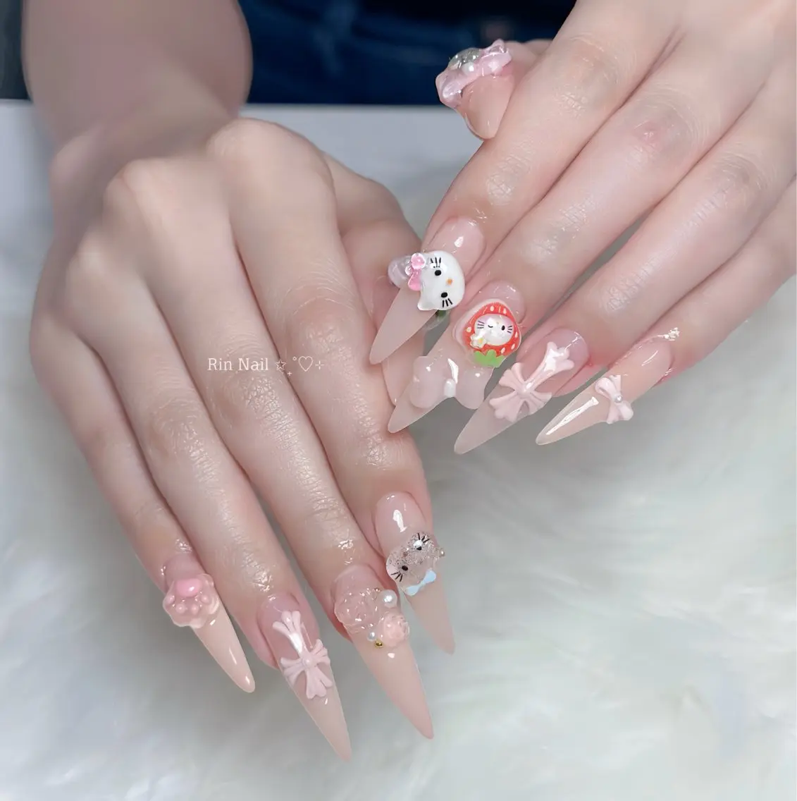 ネイル オーロラネイル チークネイル 桜ネイル クリアネイル ドット ハンドネイル Rin Nail Shinokuboのネイルデザイン