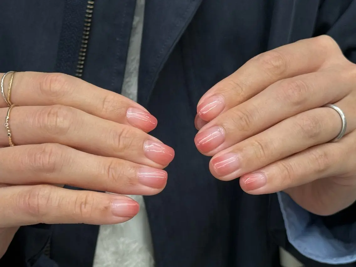 ネイル ジェルネイル グラデーション ワンカラーネイル ピンク ショートネイル calla/南森町/ パラジェルのネイルデザイン