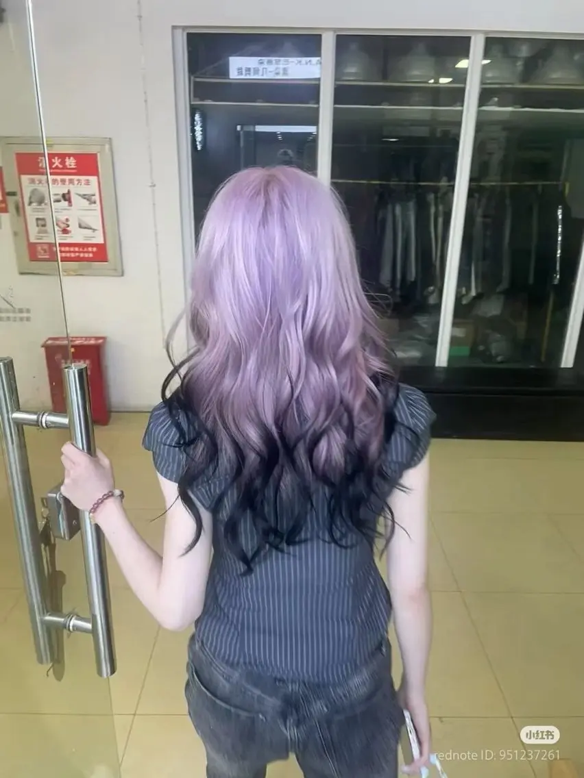 ロング ⛓️沼らせ艶カラー アズサ⛓️のヘアスタイル