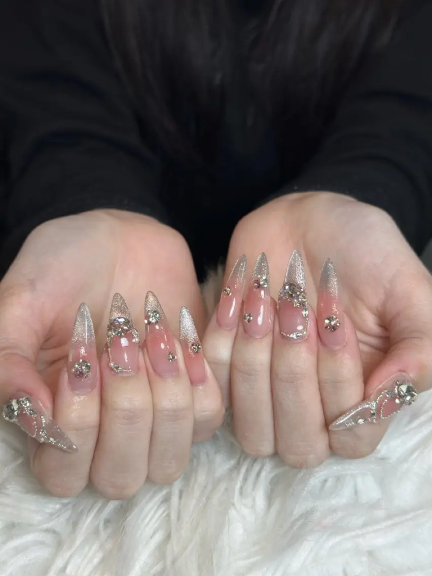ネイル オーロラネイル ボルドー ブラウン 氷ネイル・うるうるネイル キラキラネイル ハンドネイル Julli NailStudioのネイルデザイン