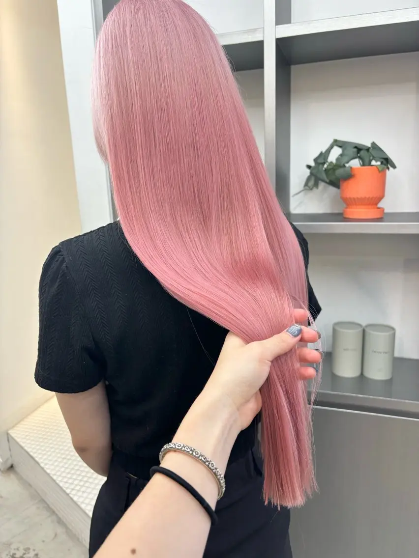 ロング カラー ヘアアレンジ ブリーチ ダブルカラー ピンクカラー カット ヘアカラー 🎨ハイトーン/ 切りっぱなし みつきのヘアスタイル