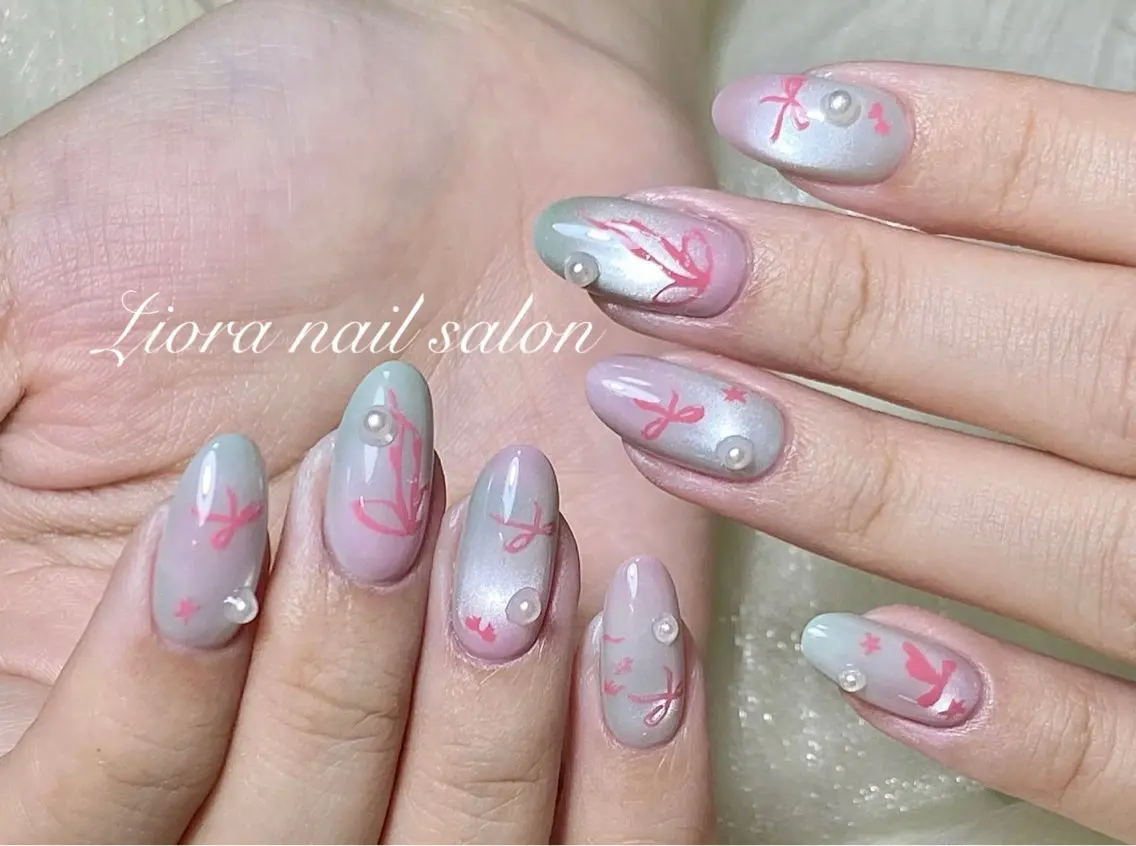 ネイル フレンチネイル ジェルネイル ガーリー グラデーション キラキラネイル ハンドネイル Liora nailのネイルデザイン