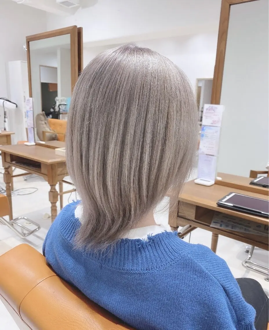 カラー ベージュカラー ブリーチ ホワイトベージュ ヘアカラー 青木 海斗のヘアスタイル