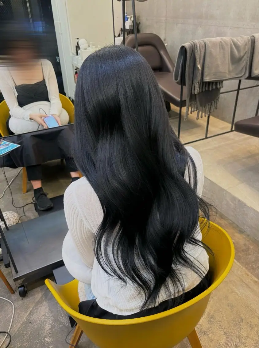 ロング カラー 黒髪 ブルーカラー ブルーブラック ヘアカラー 🫧透明感カラー/ うる艶カラー/すみれのヘアスタイル