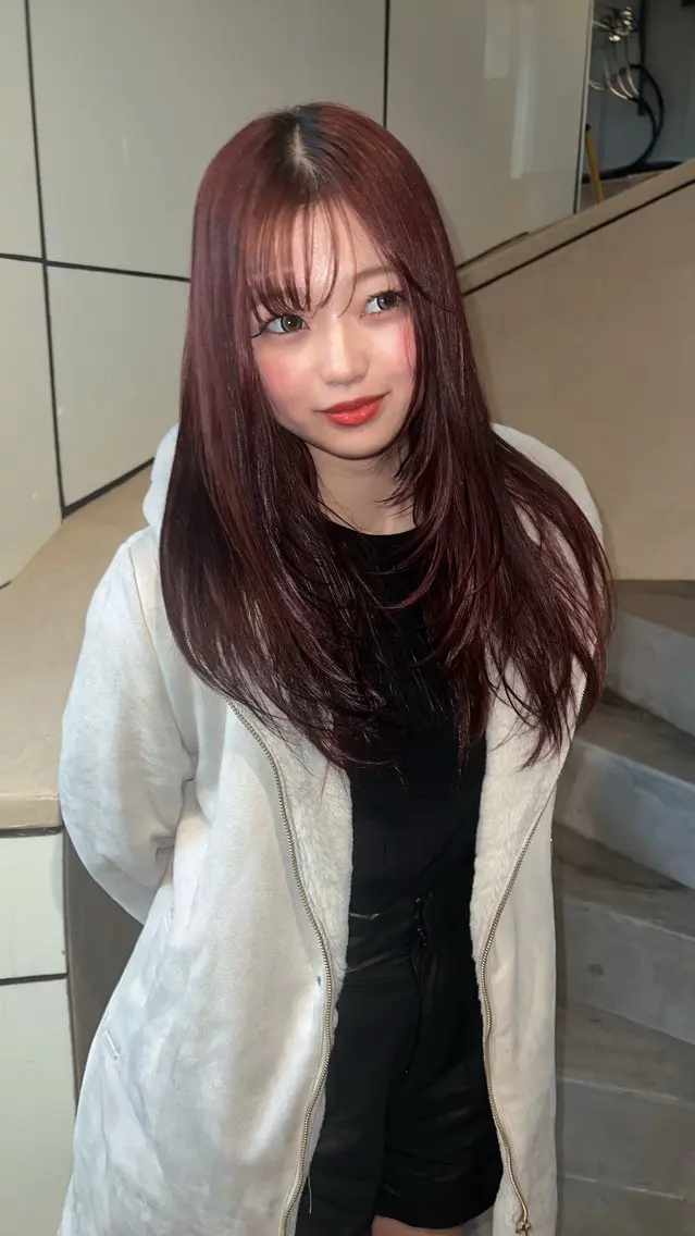 ロング カラー レッドカラー レイヤーカット ayaka🫧 梅田ダブルカラーのヘアスタイル