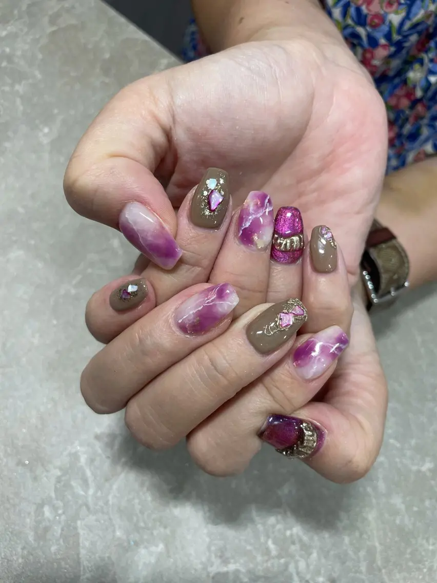 ネイル LAVISH 大和店 emi・:*+のネイルデザイン