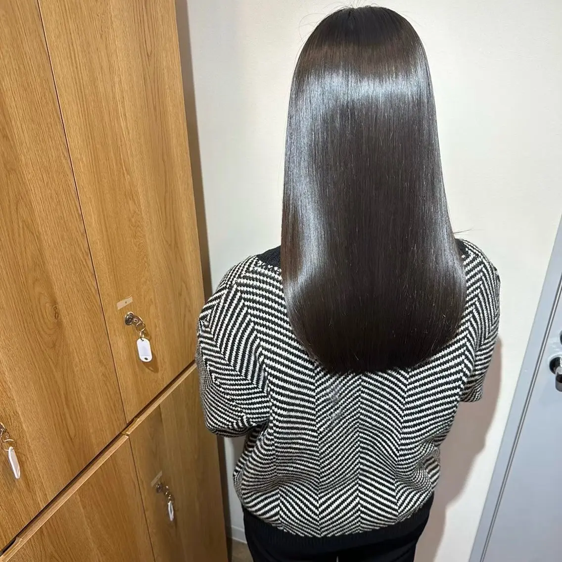 ロング 岡田 佳子のヘアスタイル