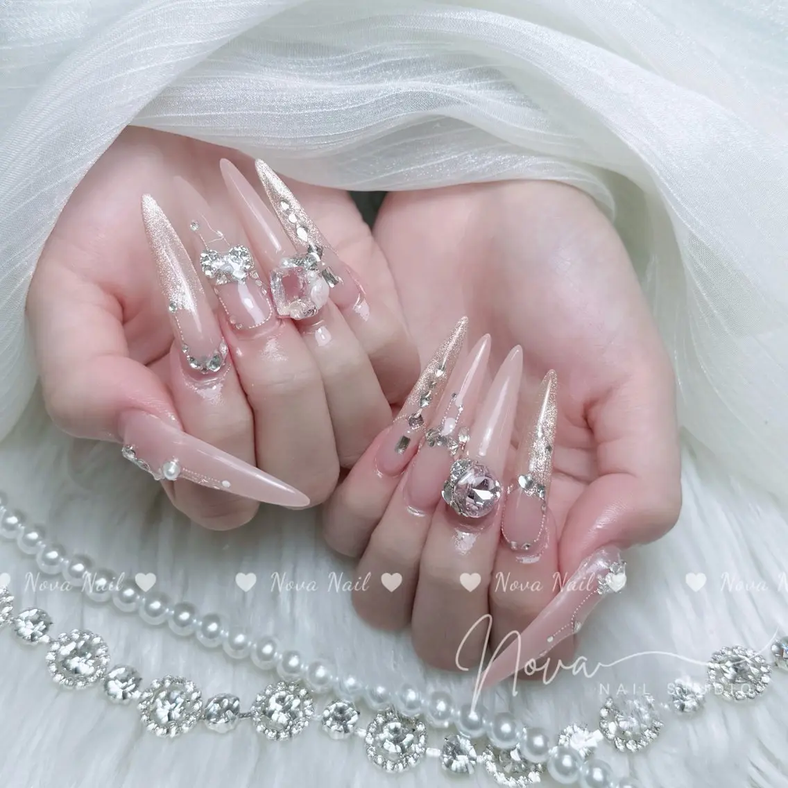 ネイル ジェルネイル 韓国ネイル マグネットネイル 持ち込み オフィスネイル ハンドネイル ハンドケア Kitty Nail Novaのネイルデザイン