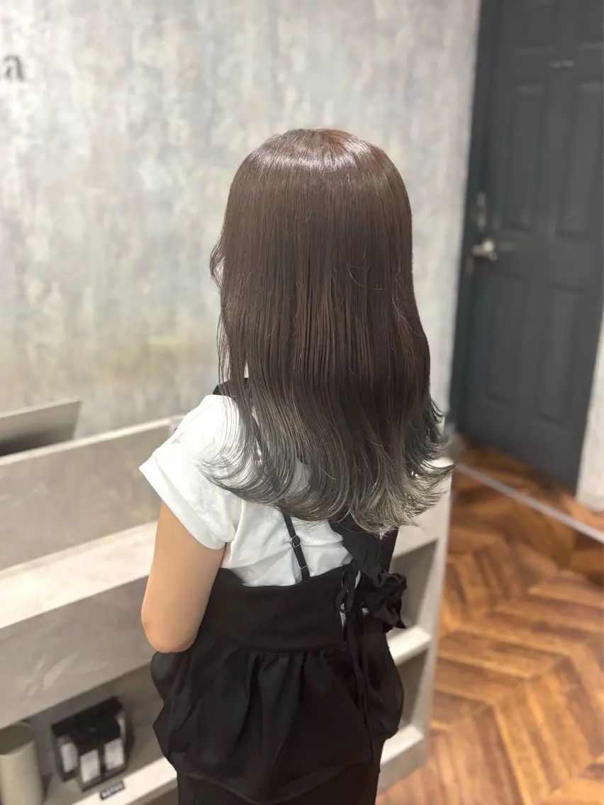 セミロング カラー ブルーカラー ブルージュ グラデーションカラー グレージュ 詩乃🎀ピンク 暖色系🫧レイヤーのヘアスタイル