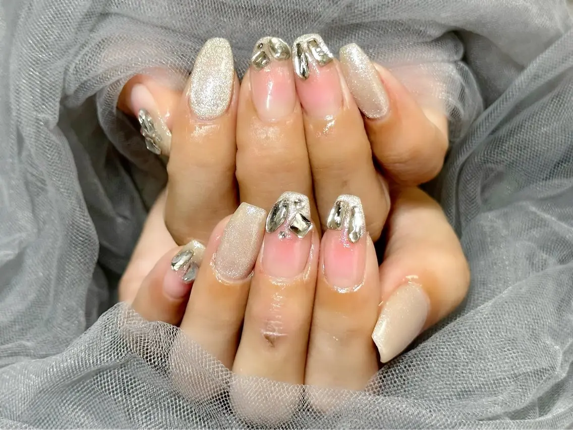 ネイル チークネイル フレンチネイル マグネットネイル ハンドネイル Nail Salon KURELLYのネイルデザイン