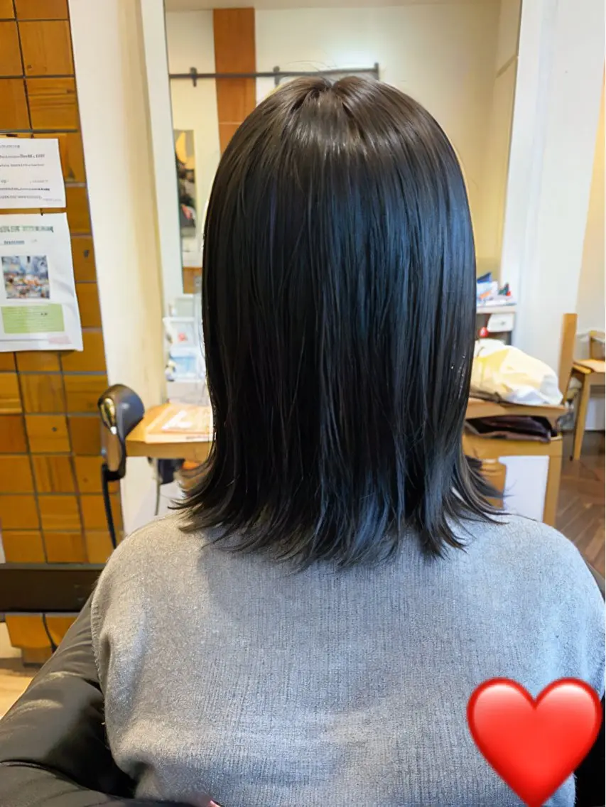 ミディアム カラー 黒髪 ブルーカラー ブルーブラック イヤリングカラー イルミナカラー ショート✖️縮毛矯正 ✂️秋山知穂✂️のヘアスタイル