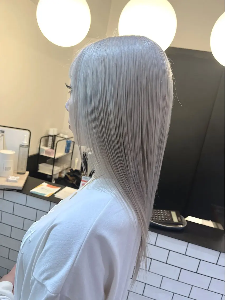 ロング カラー ブリーチ ハイトーンカラー 🦋yuri🦋のヘアスタイル