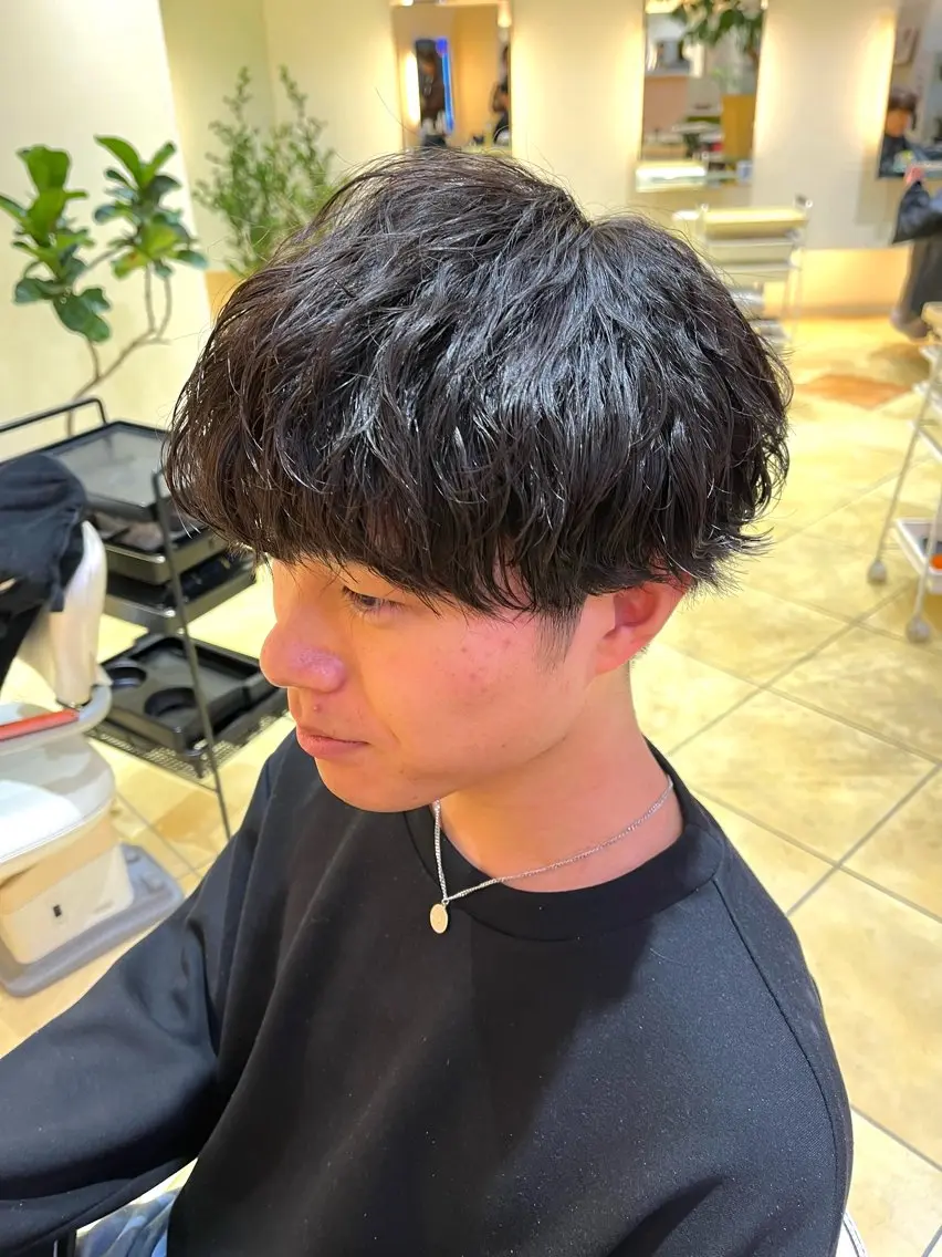メンズ カット パーマ フェザーパーマ 村上俊輔のヘアスタイル