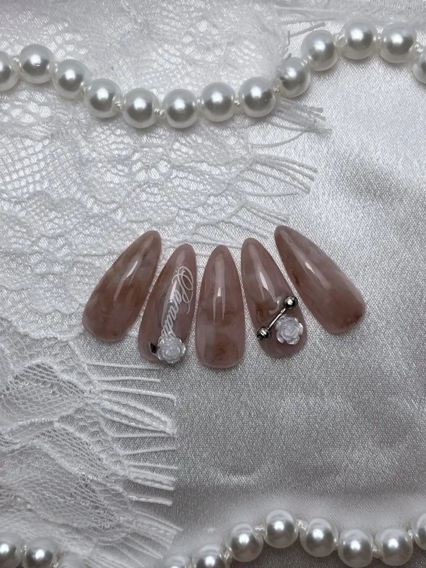 ネイル ガーリー ワンホンネイル ハンドネイル Swan Nailのネイルデザイン