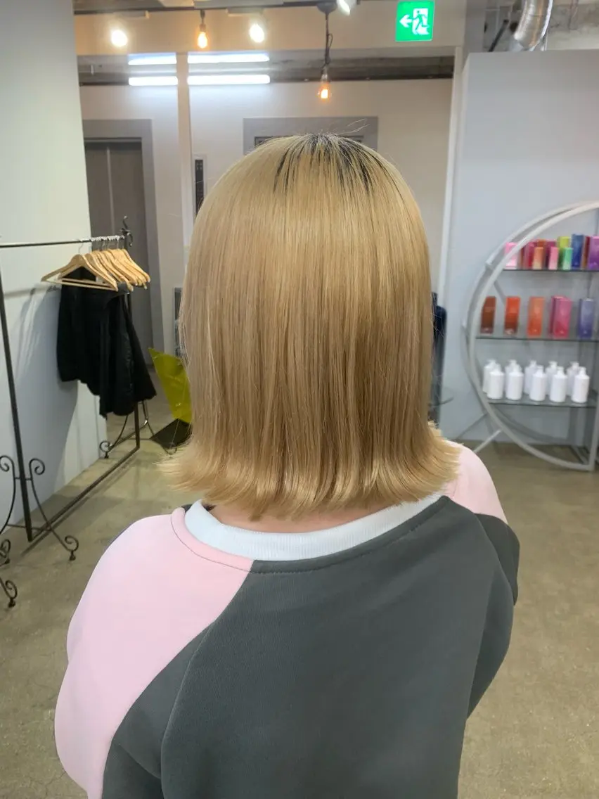 ミディアム ニシタニ コハルのヘアスタイル