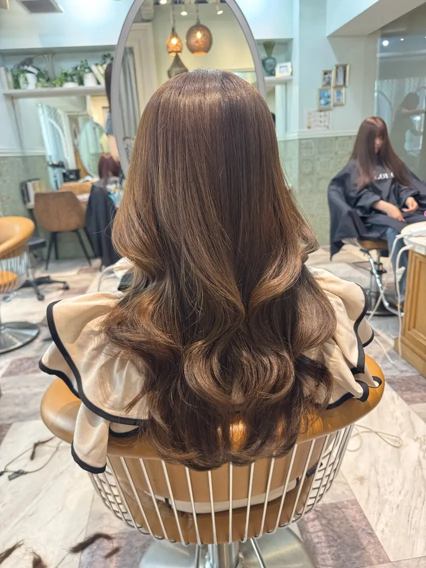 ミディアム カラー ヘアカラー トリートメント 木屋元一/縮毛矯正 /前髪/レイヤーのヘアスタイル