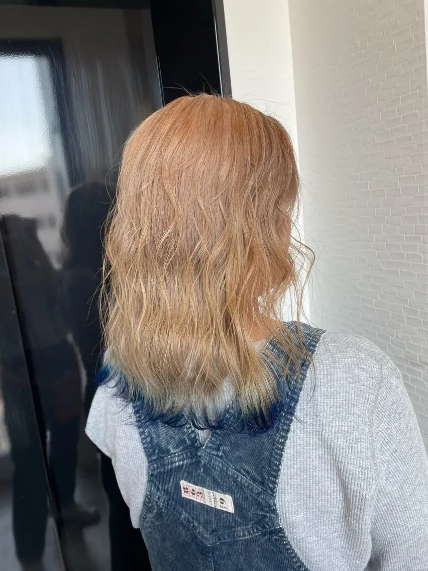 セミロング カラー ブルーカラー ヘアカラー YUI/ ブリーチカラー🌷のヘアスタイル