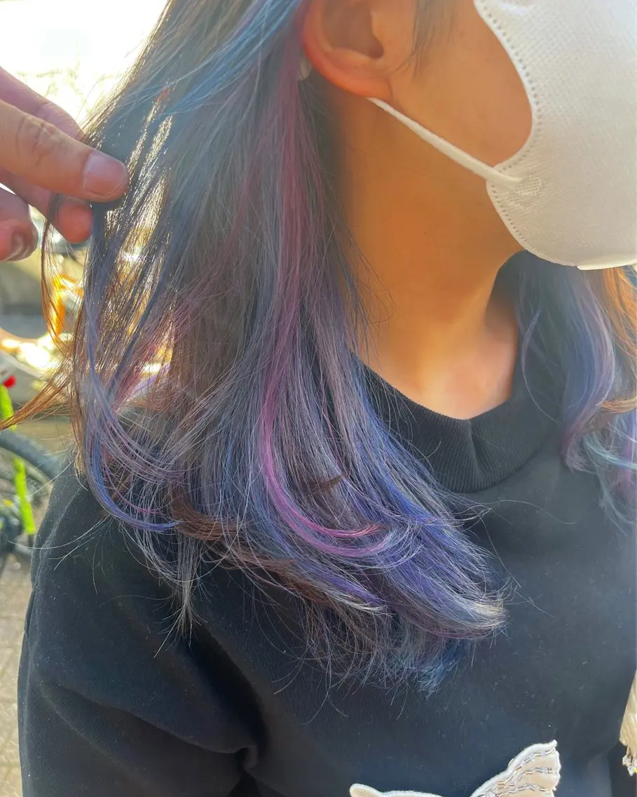 セミロング カラー ブリーチ イヤリングカラー インナーカラー ユニコーンカラー 卒業式のヘアスタイル カット ヘアカラー トリートメント 原宿サロン代表 デザインカラー伊藤卓のヘアスタイル
