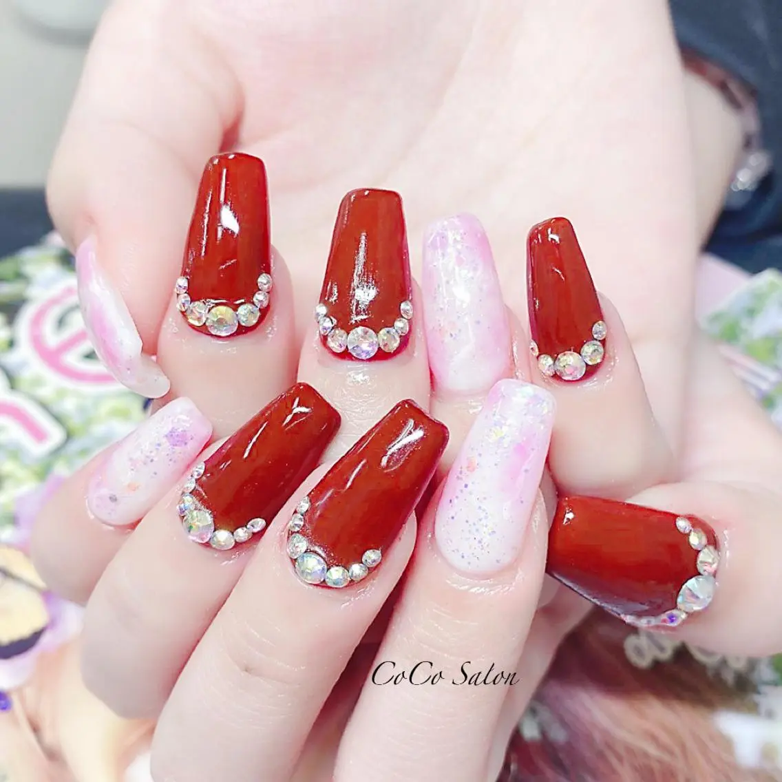 ネイル ボルドー 成人式 長さ出し ジェルネイル ホログラムネイル ハンドネイル CoCoSalon ネイル/まつ毛予約のネイルデザイン