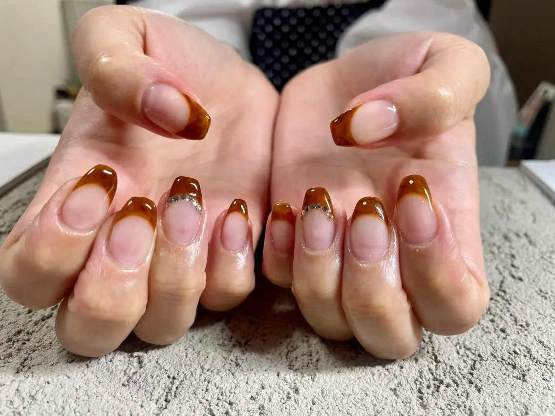 ネイル べっ甲ネイル フレンチネイル salon te.のネイルデザイン