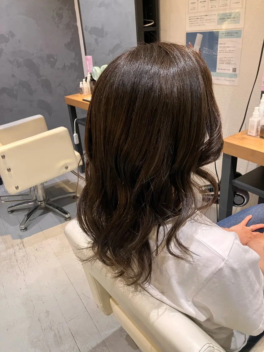 カラー 艶ストレート 口石 ひかるのヘアスタイル