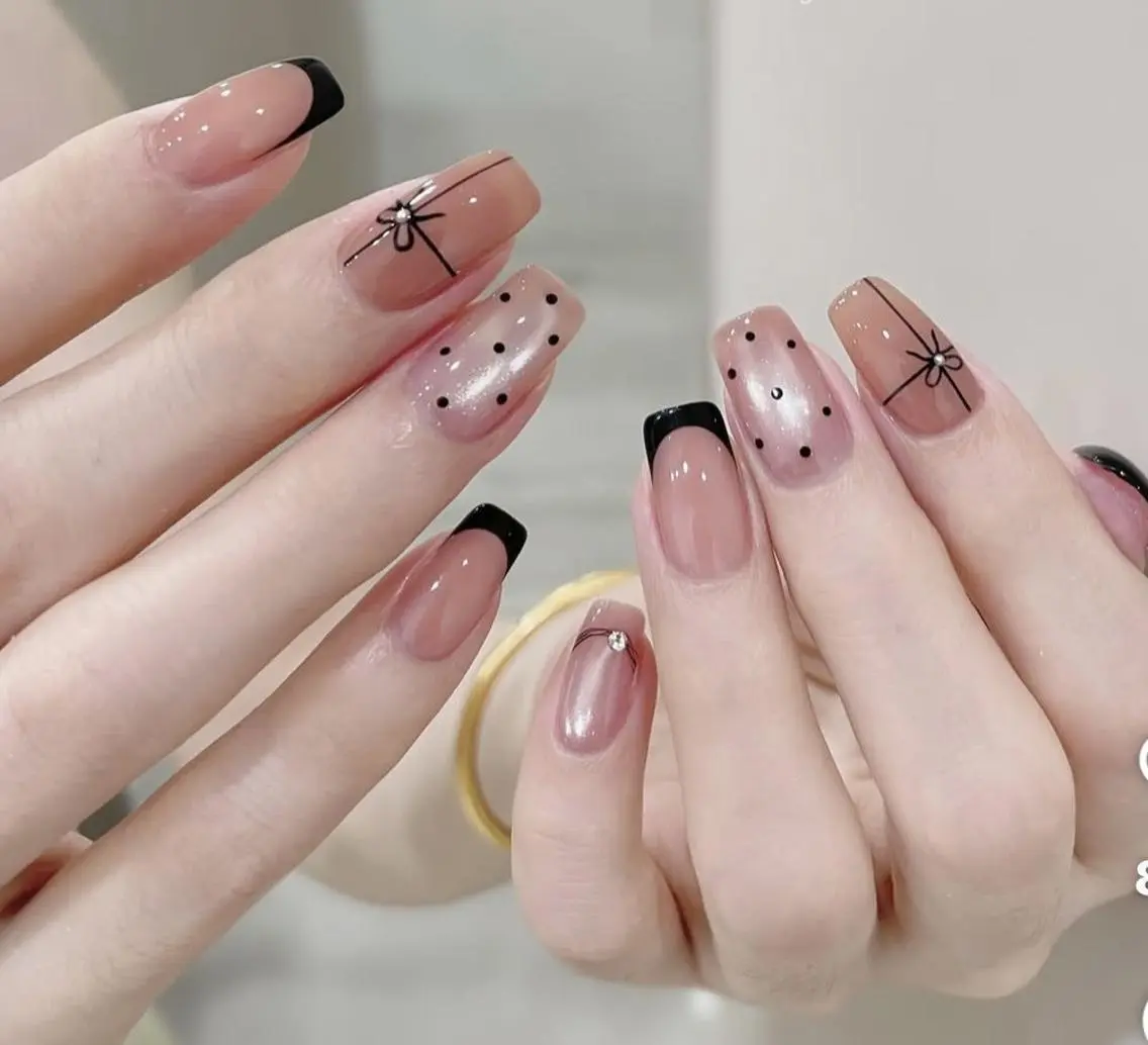 ネイル アートネイル オーロラネイル フレンチネイル ジェルネイル ガラスフレンチ JISOO ANA.CHUOのネイルデザイン